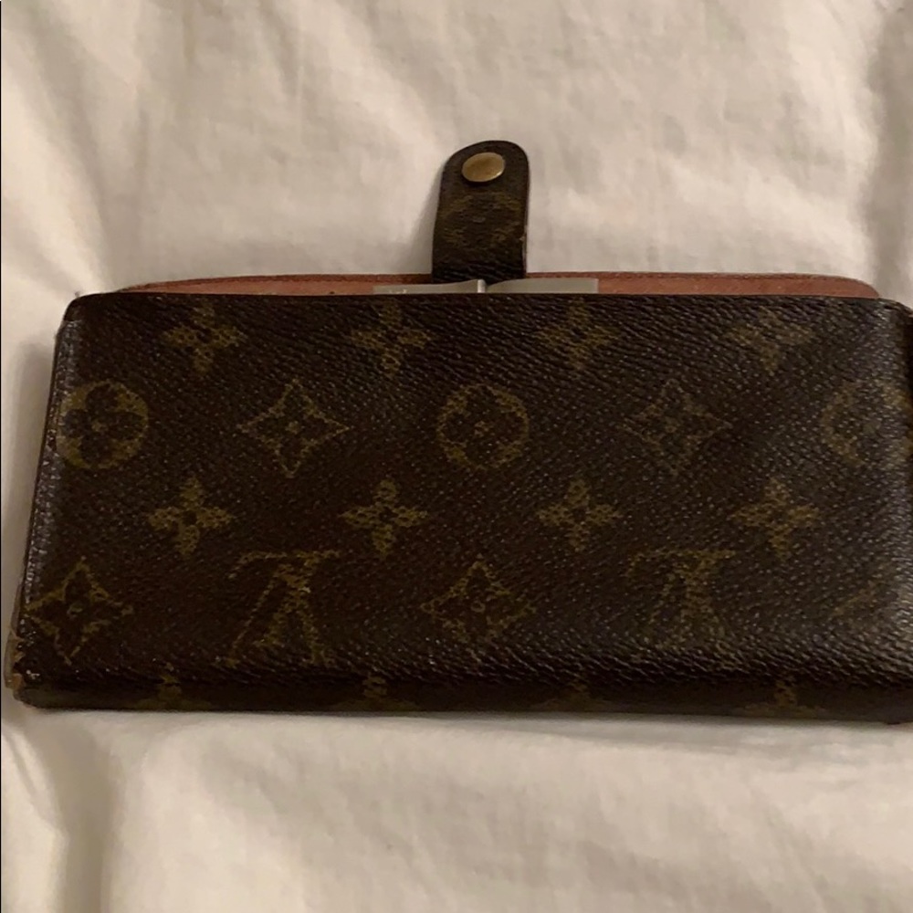 Authentic Louis Vuitton Wallet.